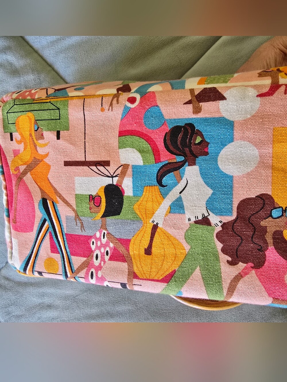 EUC Neiman Marcus Vibrant "Fashion Diva" Novelty Print Bag With Wooden Handles - Picture 7 of 11